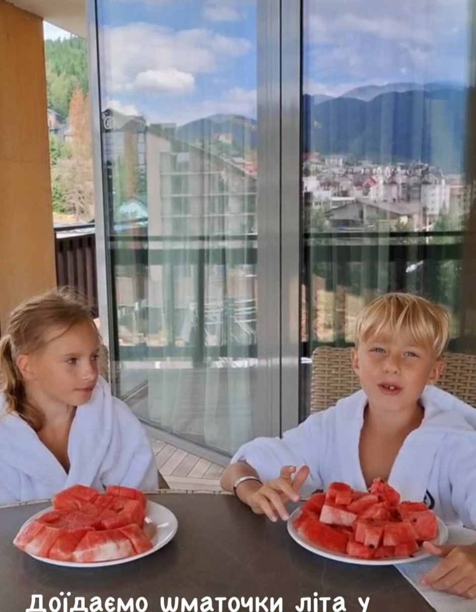 Кравець зазнімкувала дітей