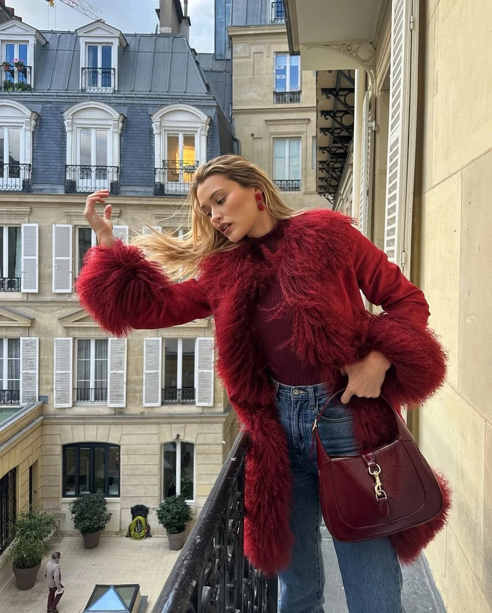 Образ з афганським пальто і джинсами