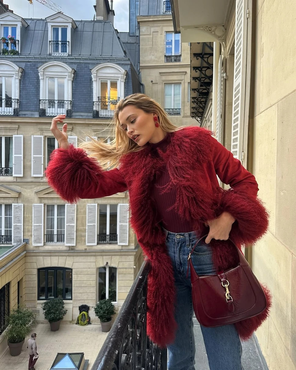 Образ з афганським пальто і джинсами