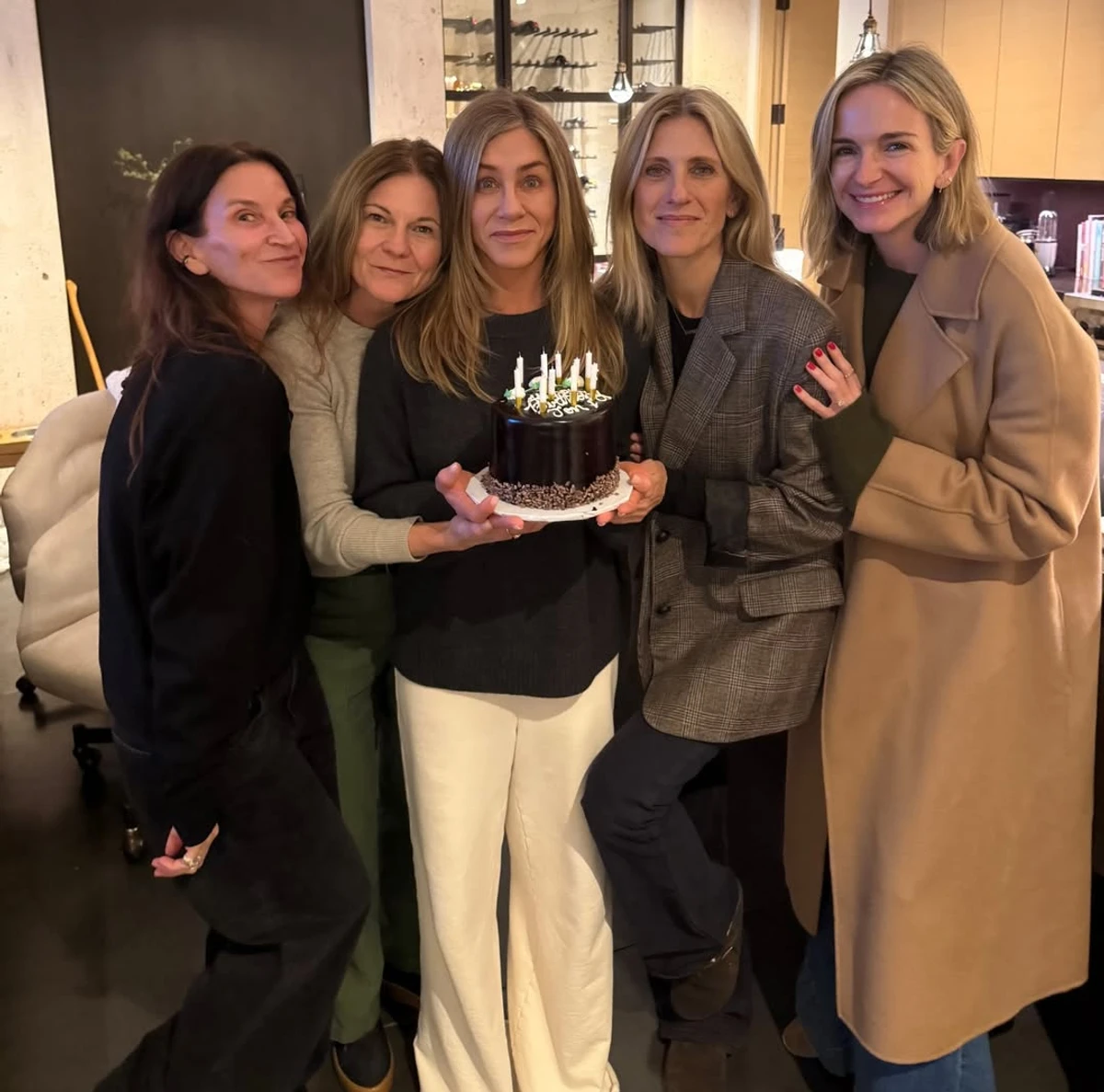 Дженніфер Еністон показала святкування свого 57-річчя