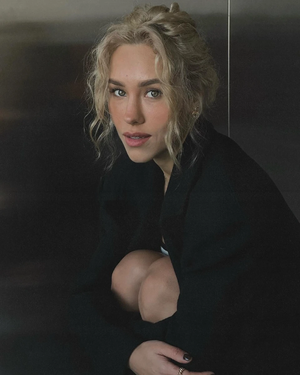 Останнім часом блогерка все частіше з'являється з курчавим волоссям