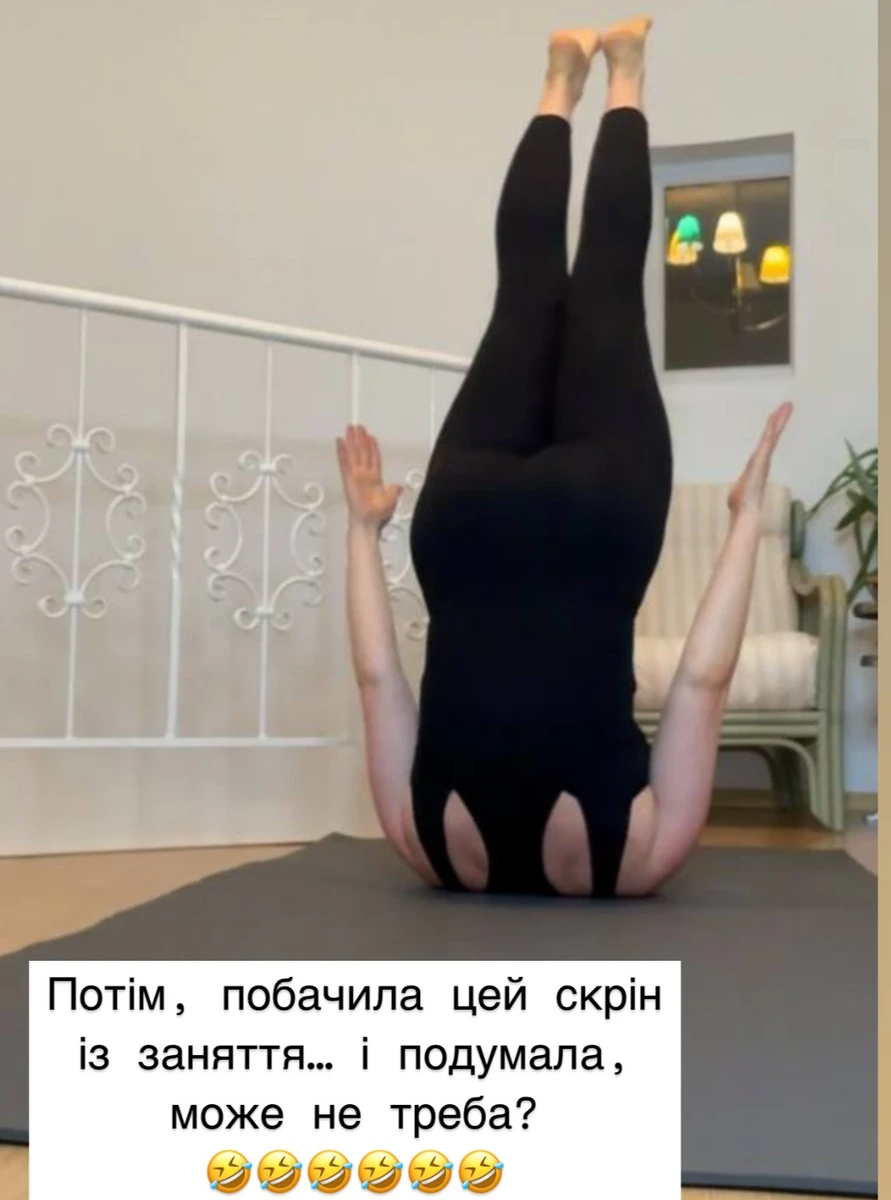 Даша Астаф'єва виконала складну йога-позу