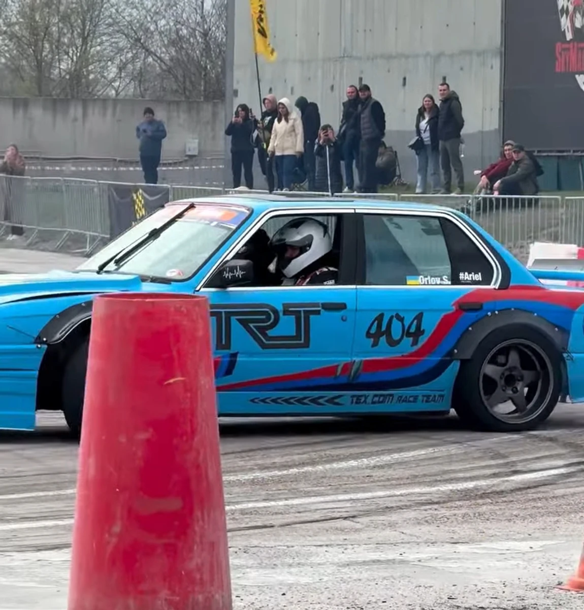 Ксенія Мішина швидко проїхалася на машині для перегонів