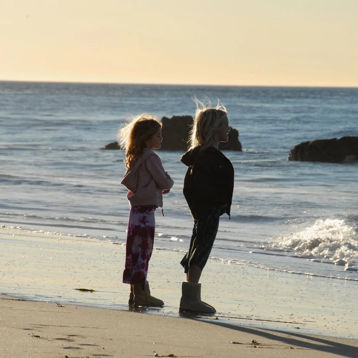 Дочка Сінді Кроуфорд показалася на архівному фото з братом на морі
