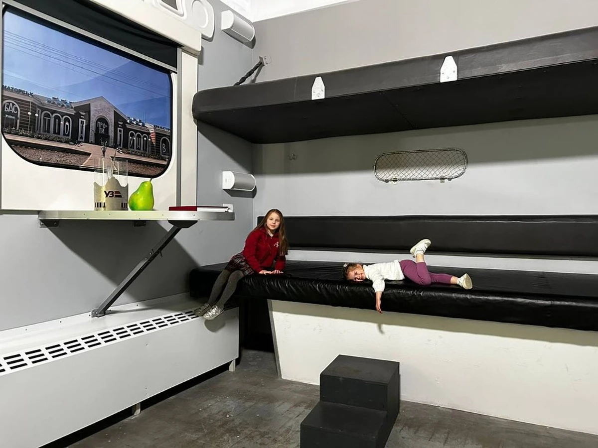 Доньки Сергія Притули у вагоні УЗ