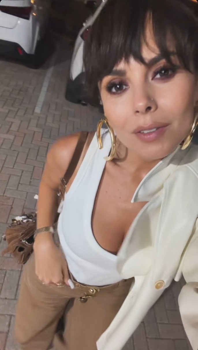 Настя Каменських блиснула своїм декольте і засвітила трендовий чуб