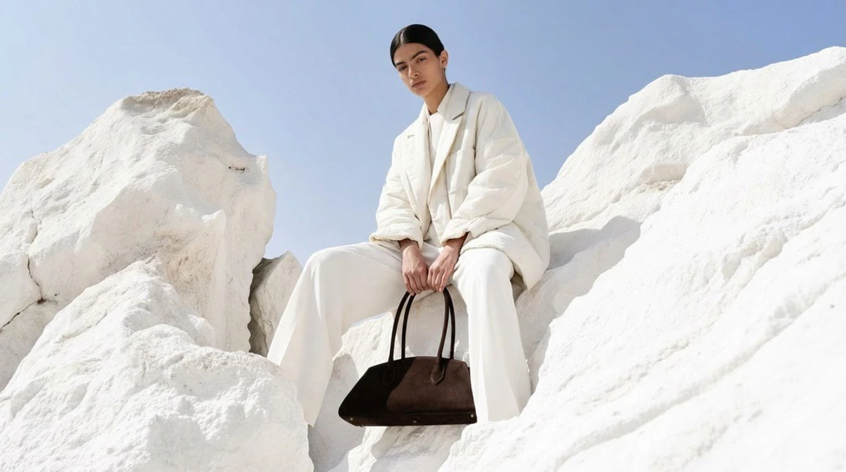 Образ з кольором року Pantone