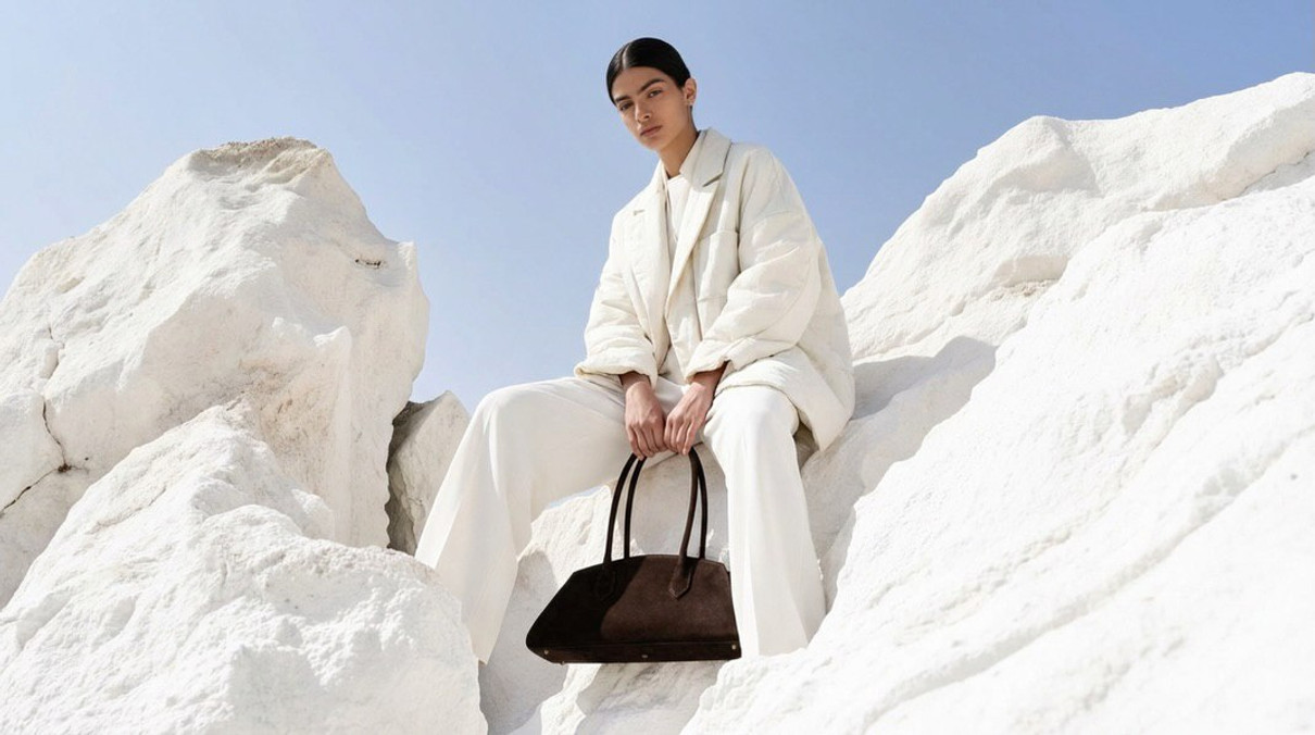 Образ з кольором року Pantone