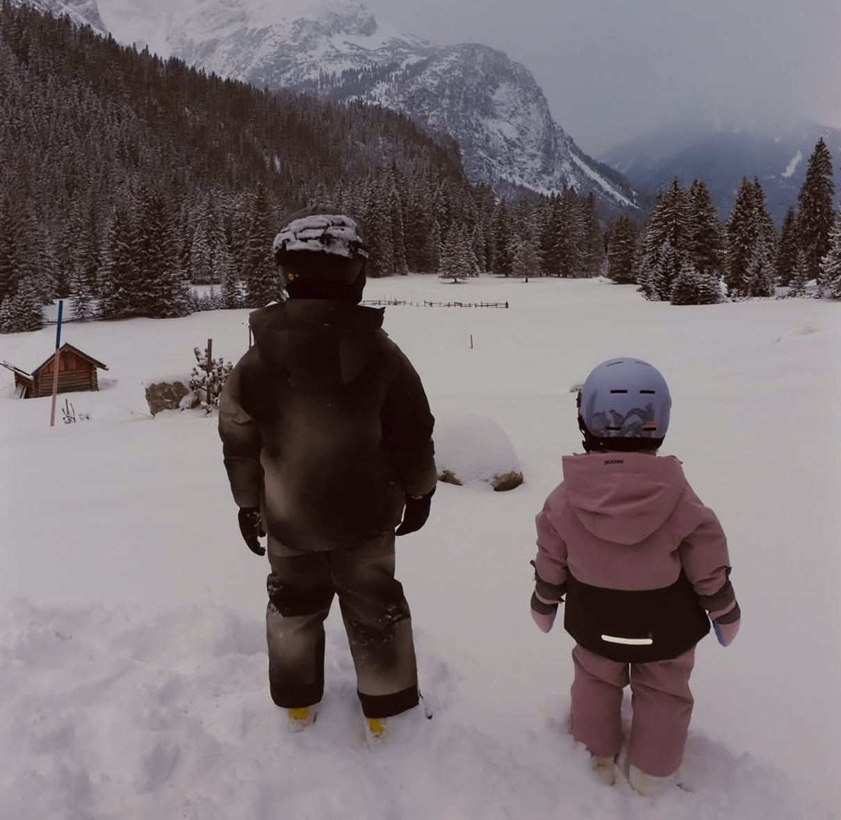 Джейсон Стейтем показав сина і дочку в снігу серед Альп