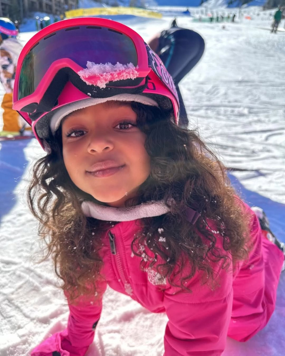 Кім Кардашян замилувала фото дочки в снігу на її 8-річчя