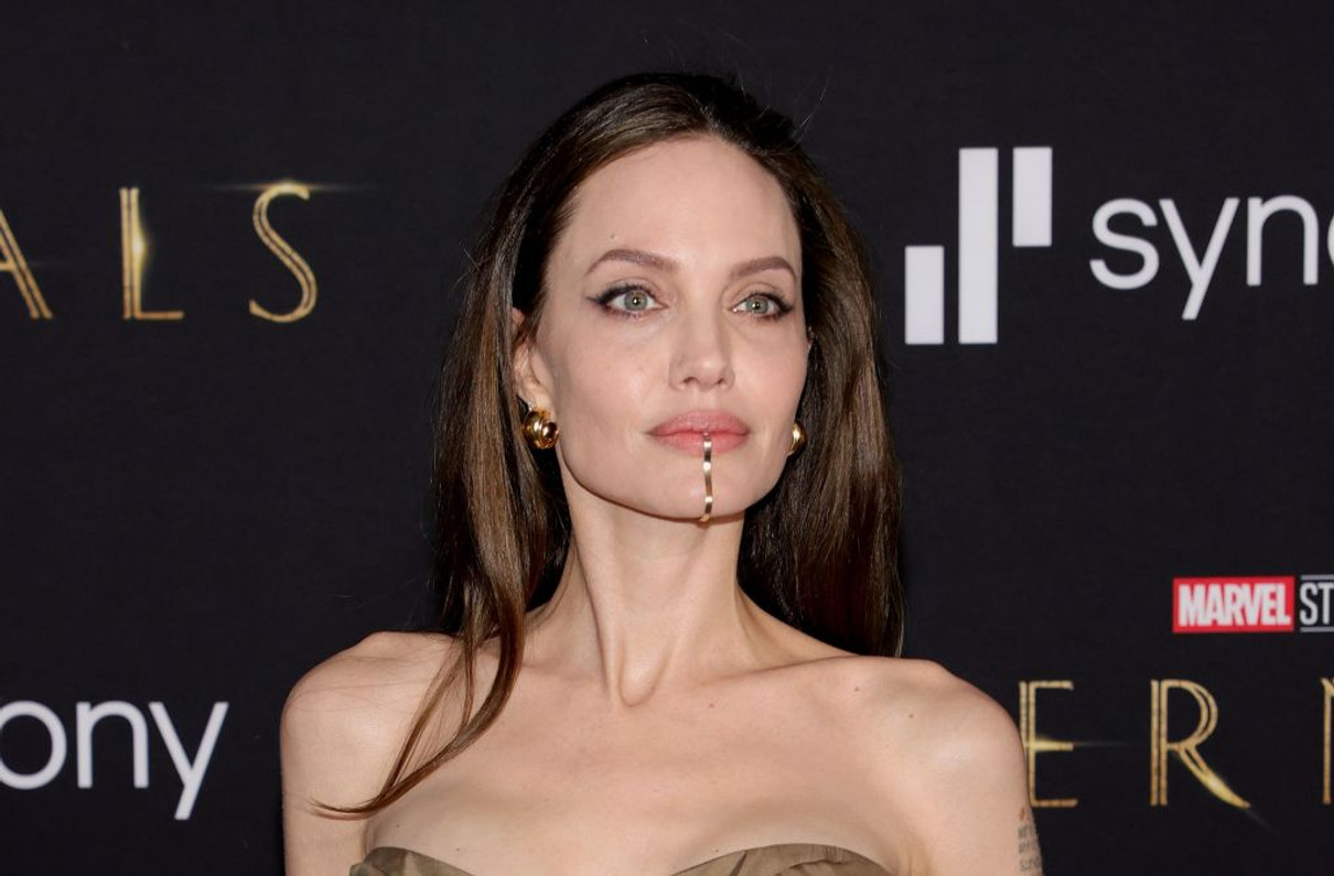 Анджеліна Джолі на прем'єрі фільму Вічні у 2021 році