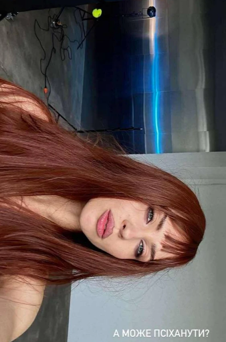 Маремуха з рудим волоссям і чубчиком