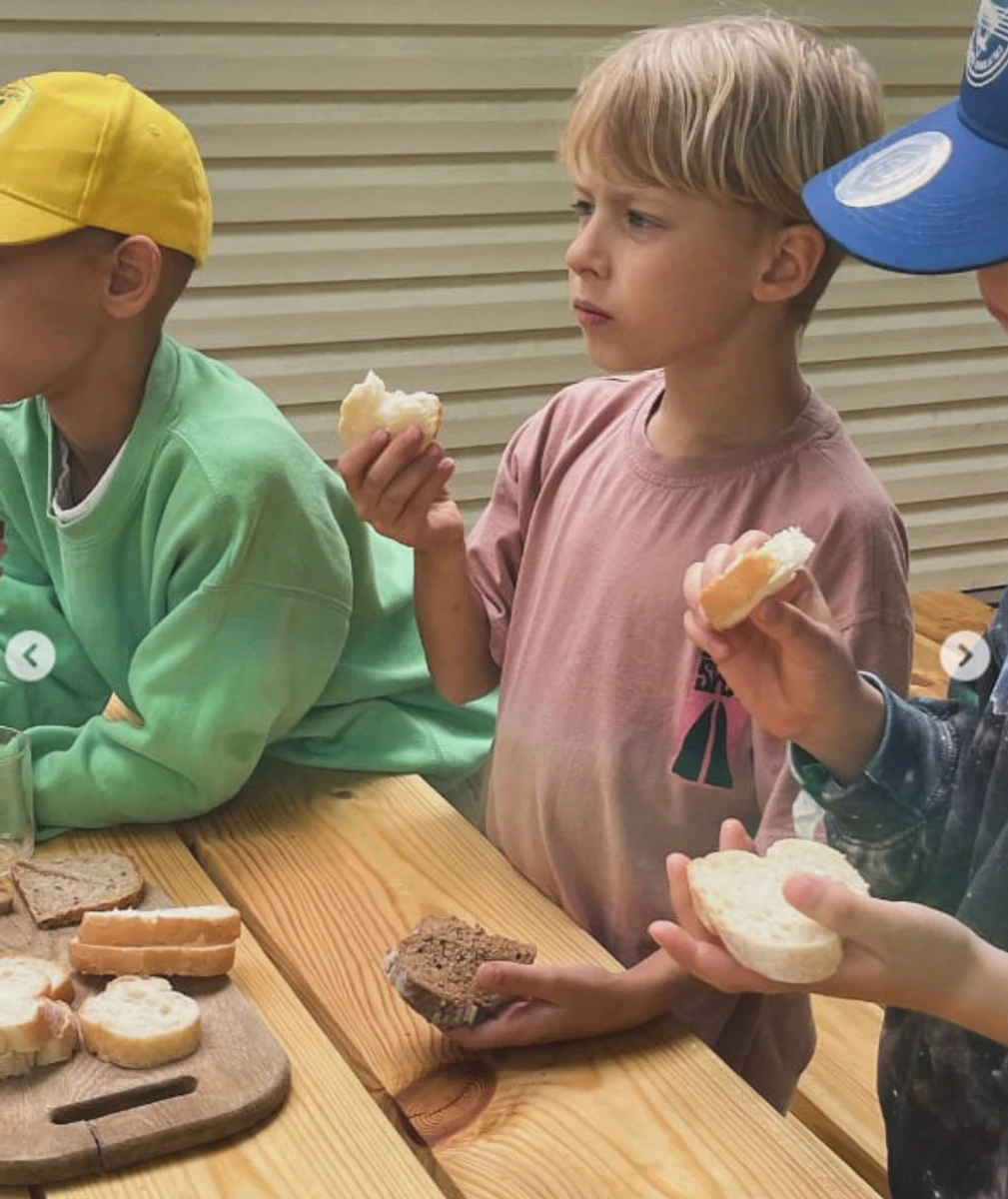 Син Олени Кравець у літньому таборі