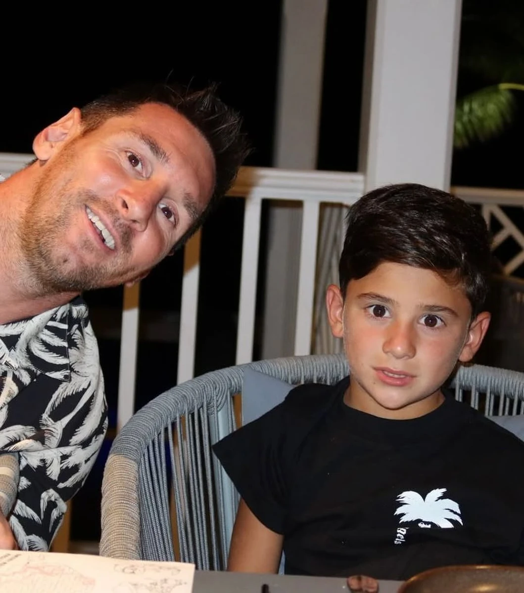 Ліонель Мессі показав миле фото з молодшим синочком