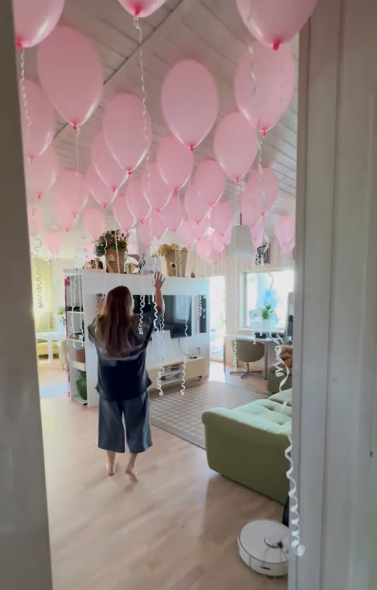 Наталія Могилевська показала, як коханий прикрасив дім на її 50-річчя