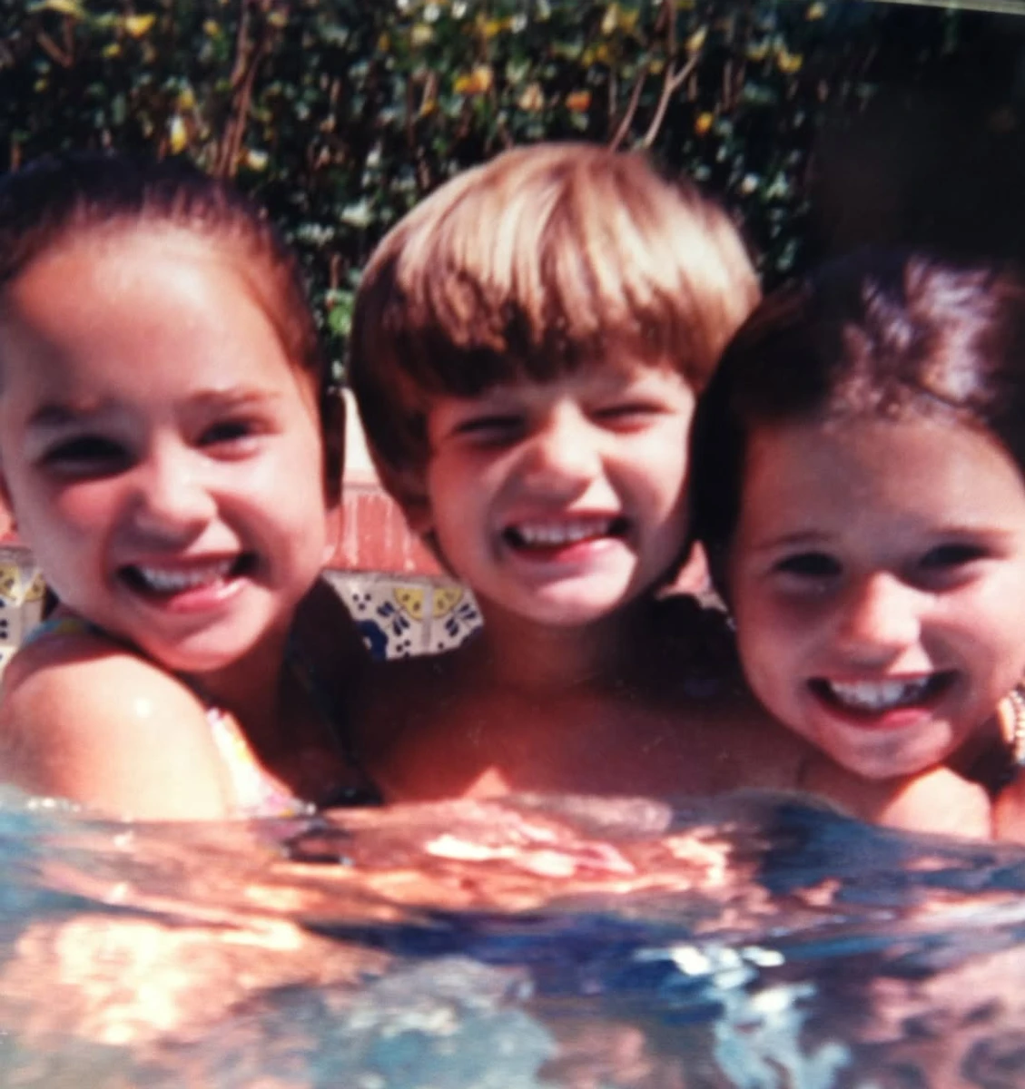 Дочка Шварценеггера привітала брата з 32-річчя архівними фото