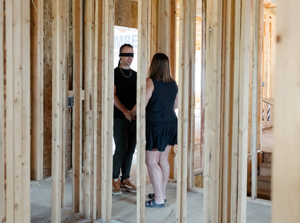 Прийомна дочка Емінема показала, як повідомляла про вагітність чоловіку