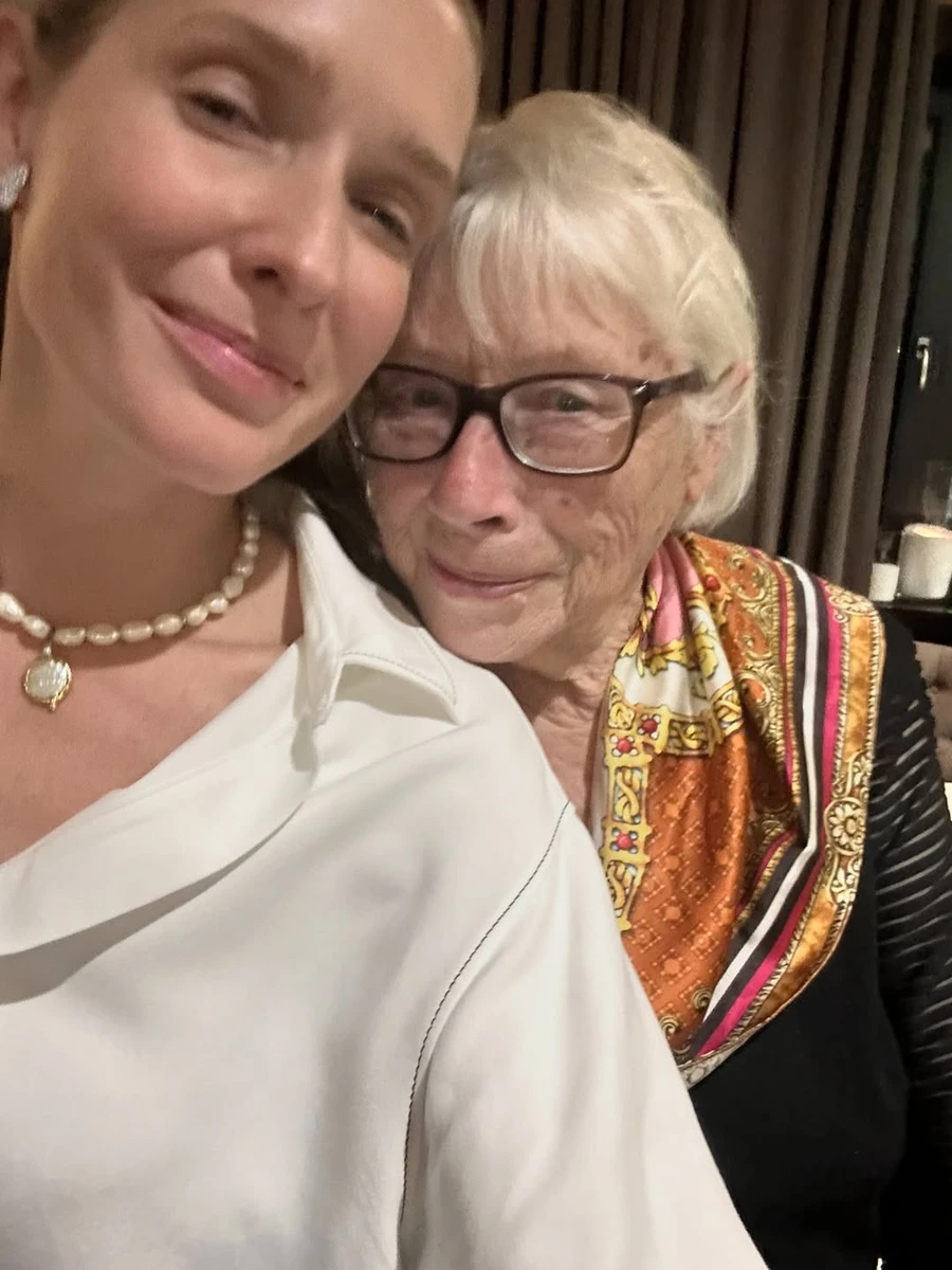 Катерина Осадча показала селфі з бабусею на її 90-річчя