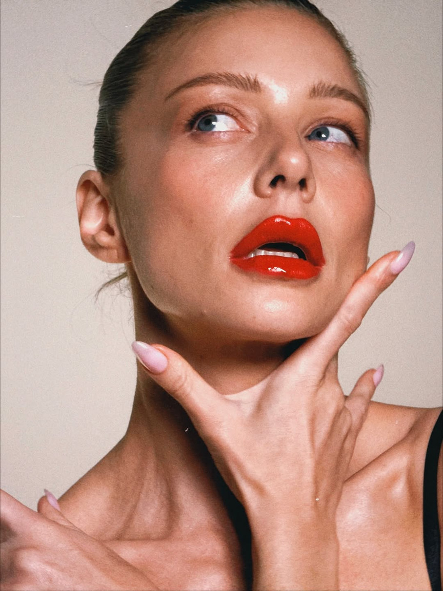 Тіна Кароль похвалилася новими фото