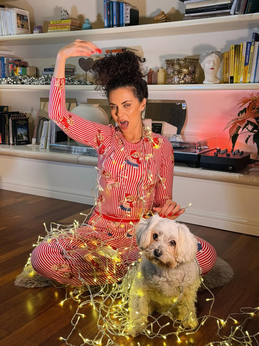 Тим більше, що останнім часом артистка всі рідше з'являється в музичному просторі своєї батьківщини 