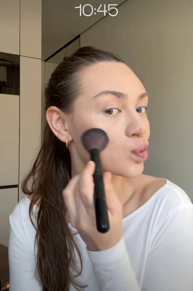 Переможниця Холостяка-14 Надін показала свою ранкову рутину у спідньому