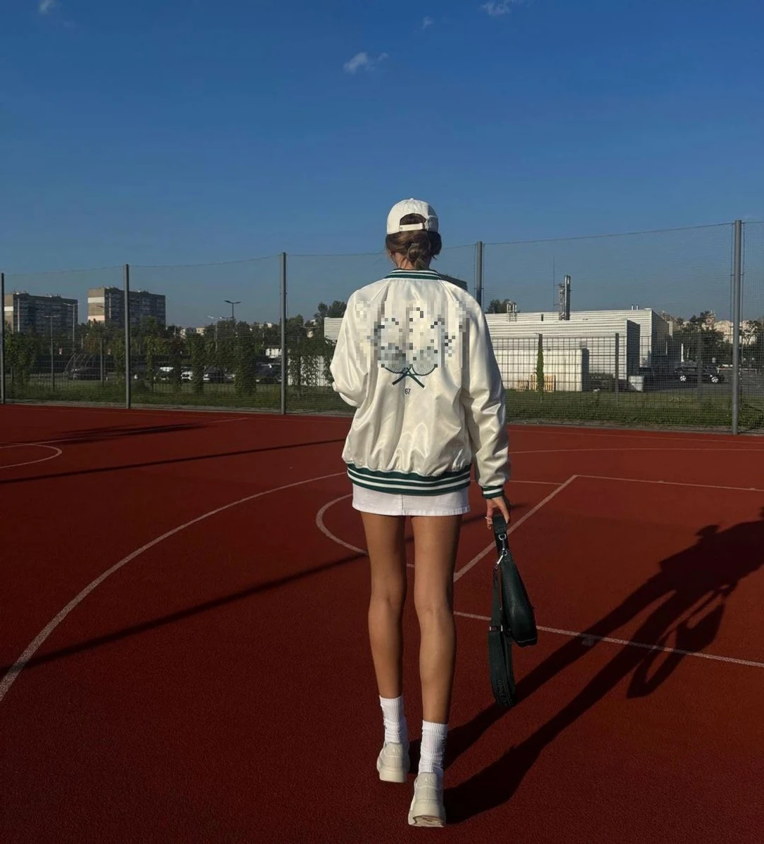 Важко повірити, але в школі Лесю цькували за її довгі ноги