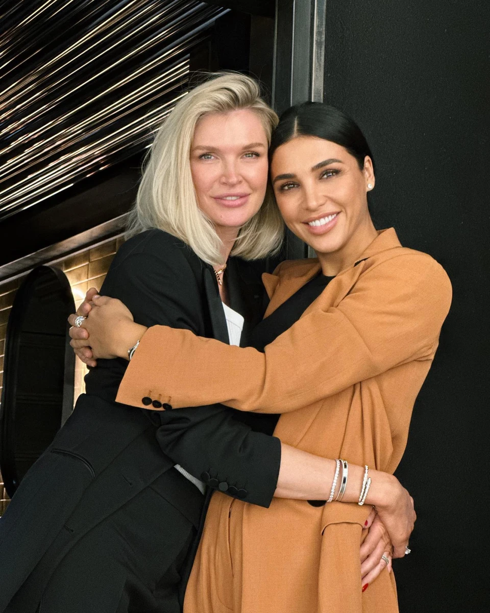 З моделлю Аллою Бейліною, яка залишається в Києві, Санта знайома 25 років