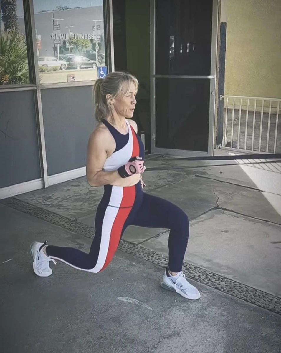 Гарт регулярно тренується і викладає воркаути в мережу 