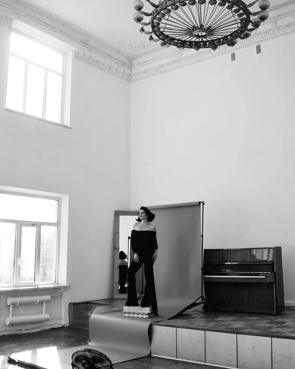 Марта Адамчук попозувала у штанах і топі