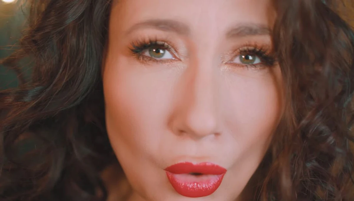 Олена Мозгова не лише продюсерка, а й іноді співачка 