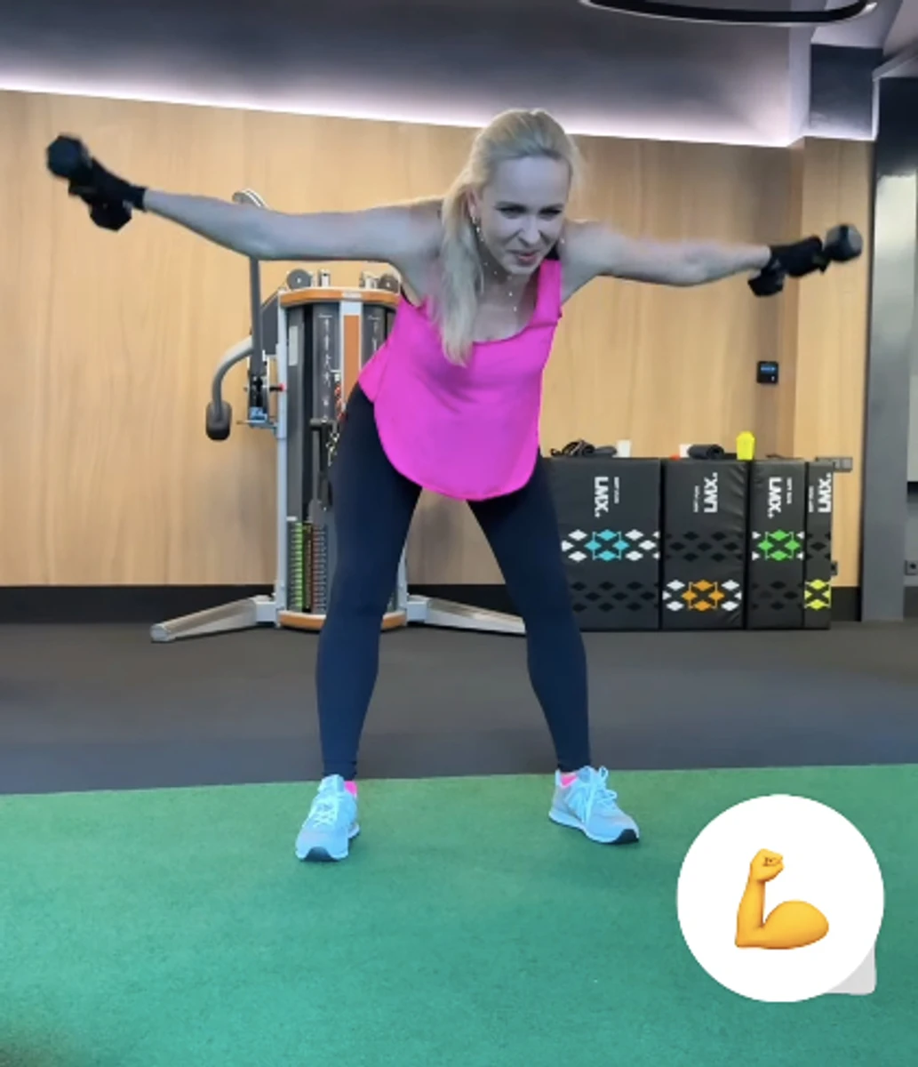 Лілія Ребрик в спортлуках попрацювала у спортзалі