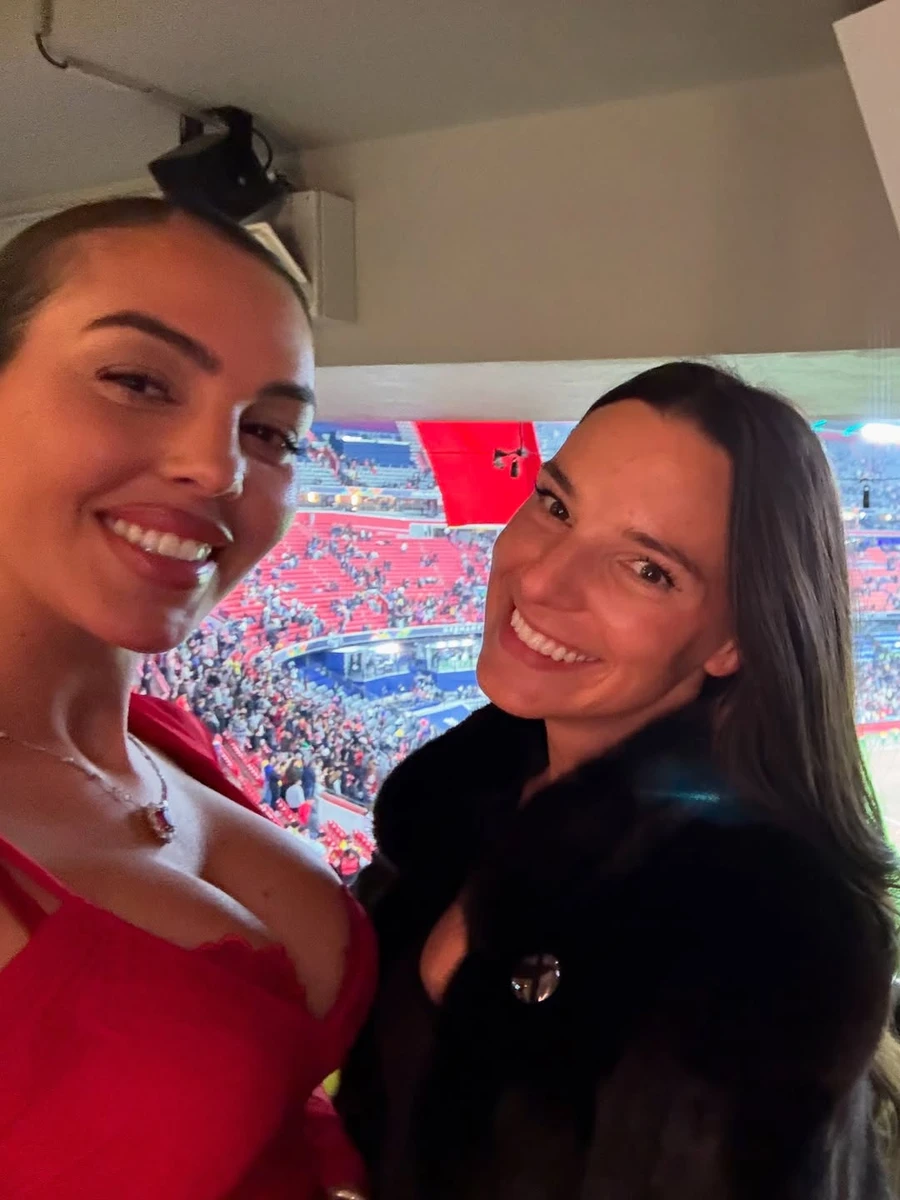 Наречена Роналду посвітила бюстом на футбольному матчі