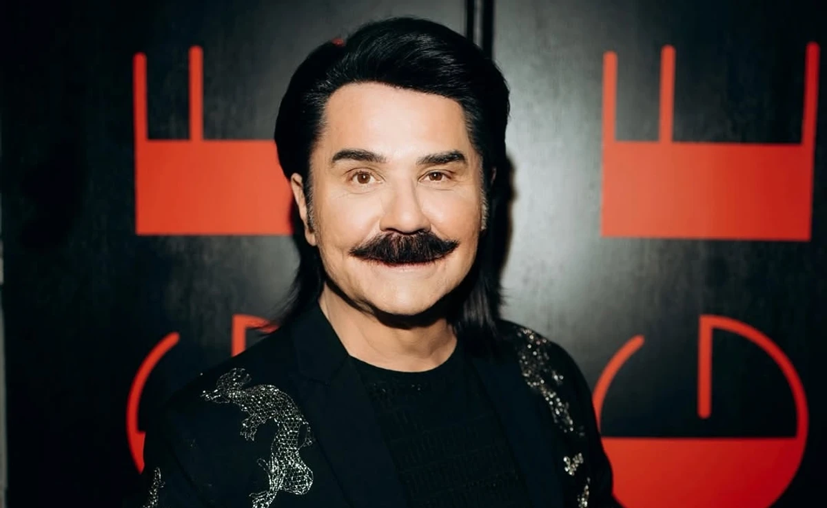 Співак Павло Зібров