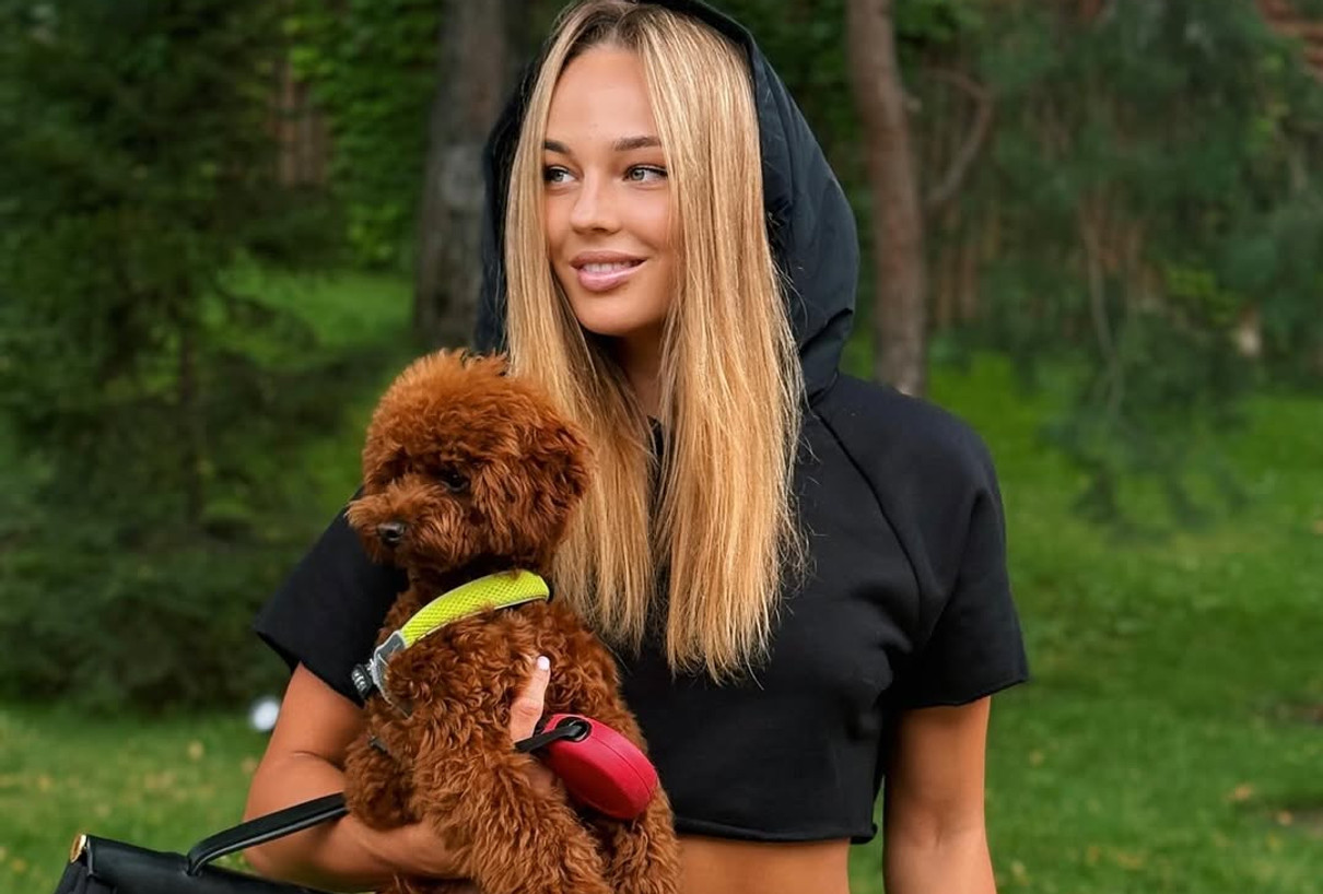 Дар'я Білодід позує для фото