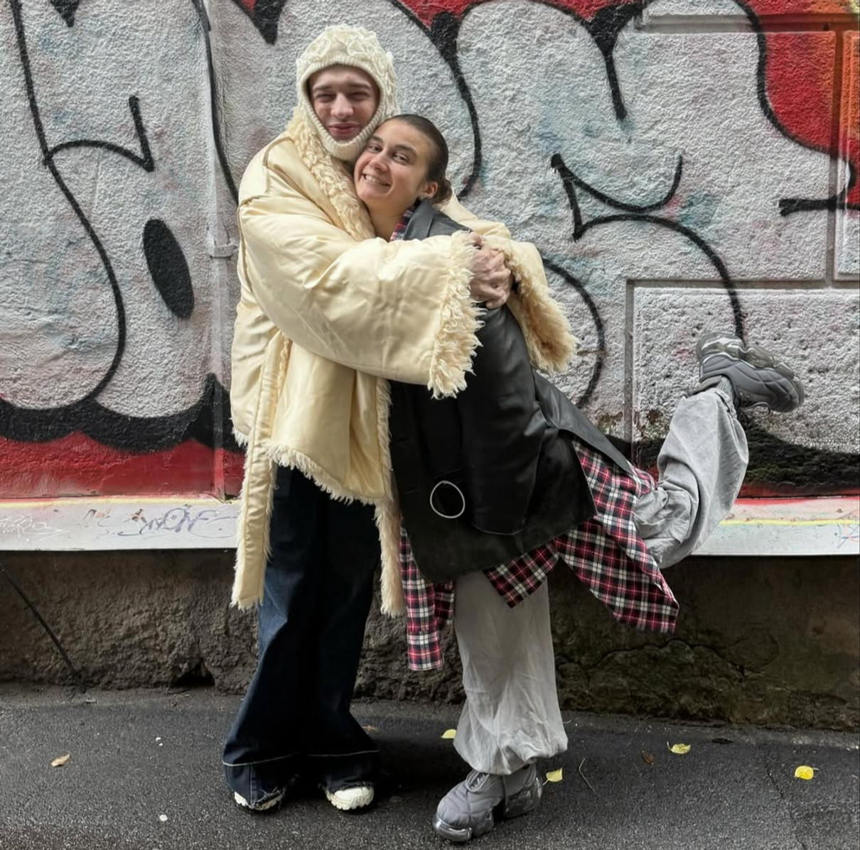 Переможець Євробачення-2024 Nemo пообіймався з Джеррі Хейл у Києві