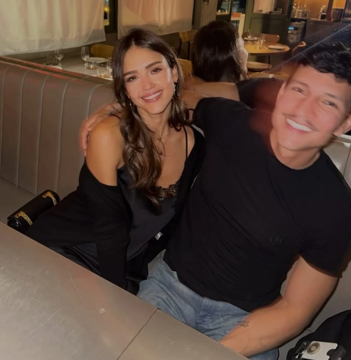 Джессіка Альба в обіймах молодшого на 11 років бойфренда