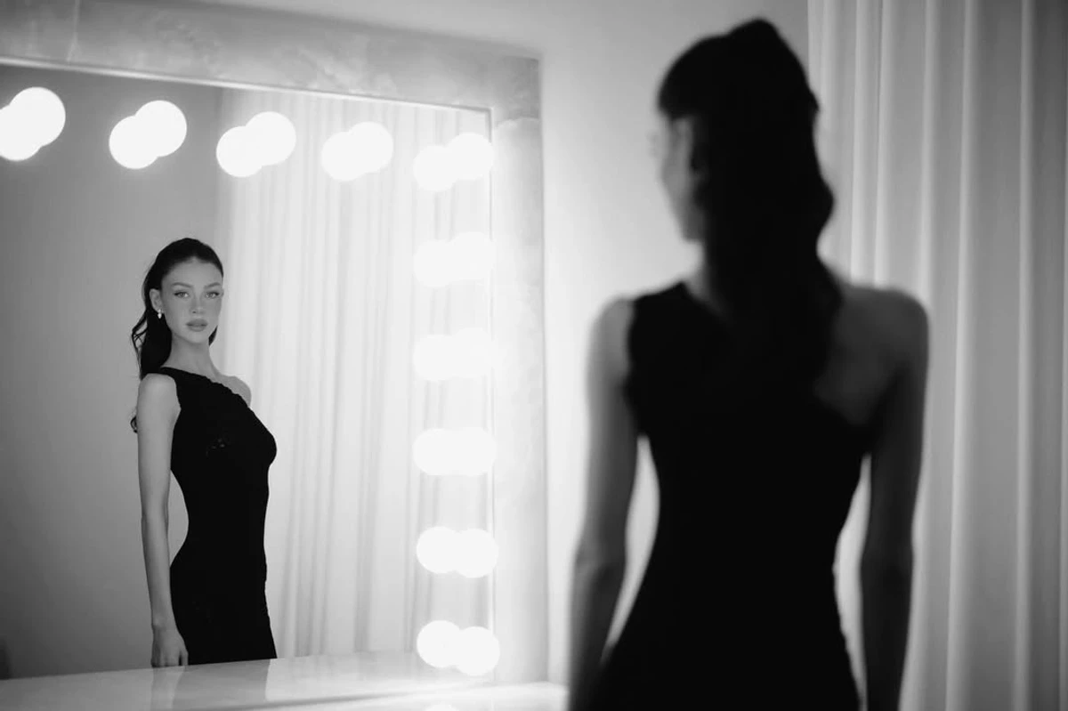 Невістка Бекхемів посвітила тілом на вечірці