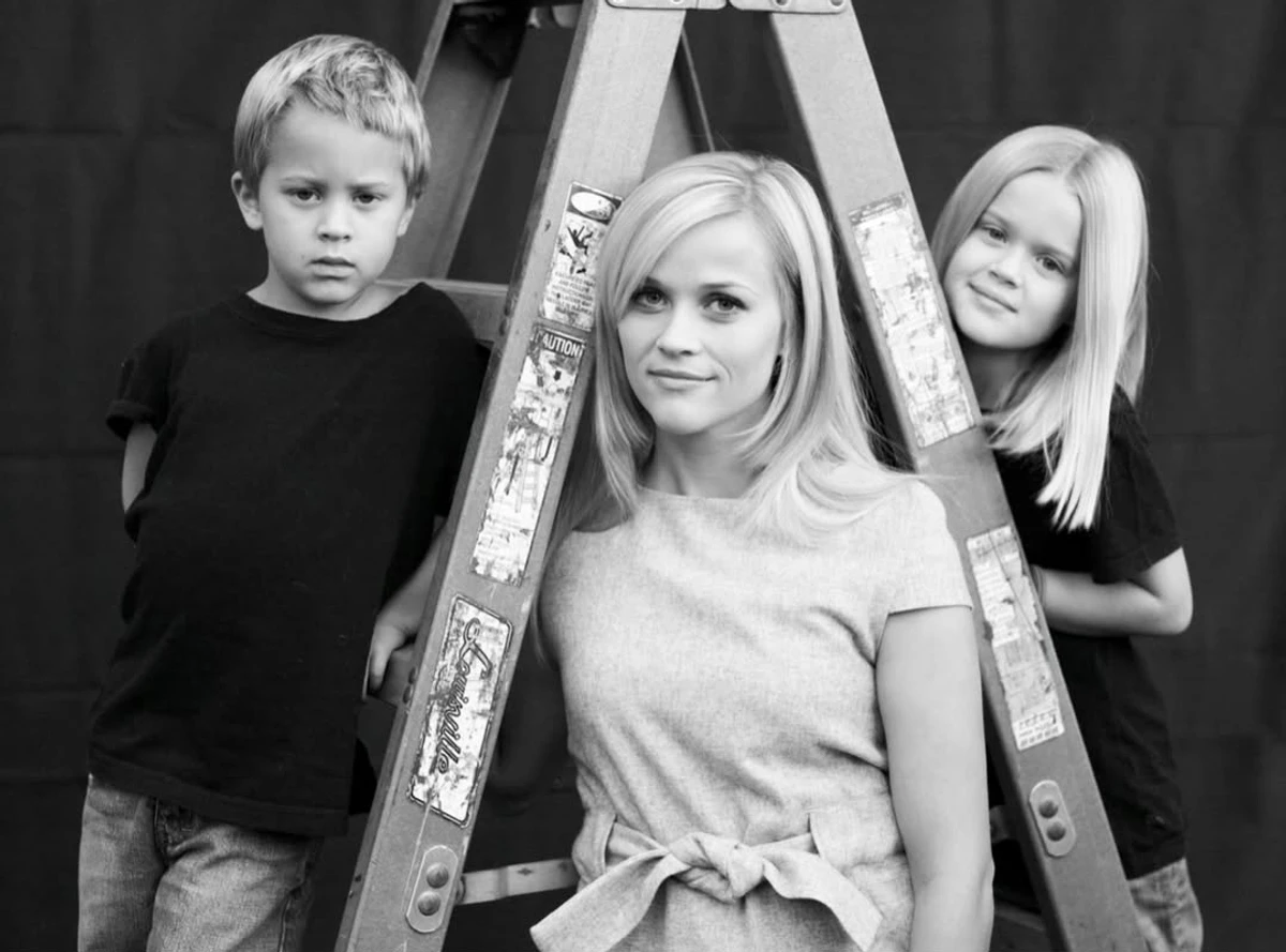 Син Різ Візерспун привітав її з 50-річчям сімейним фото