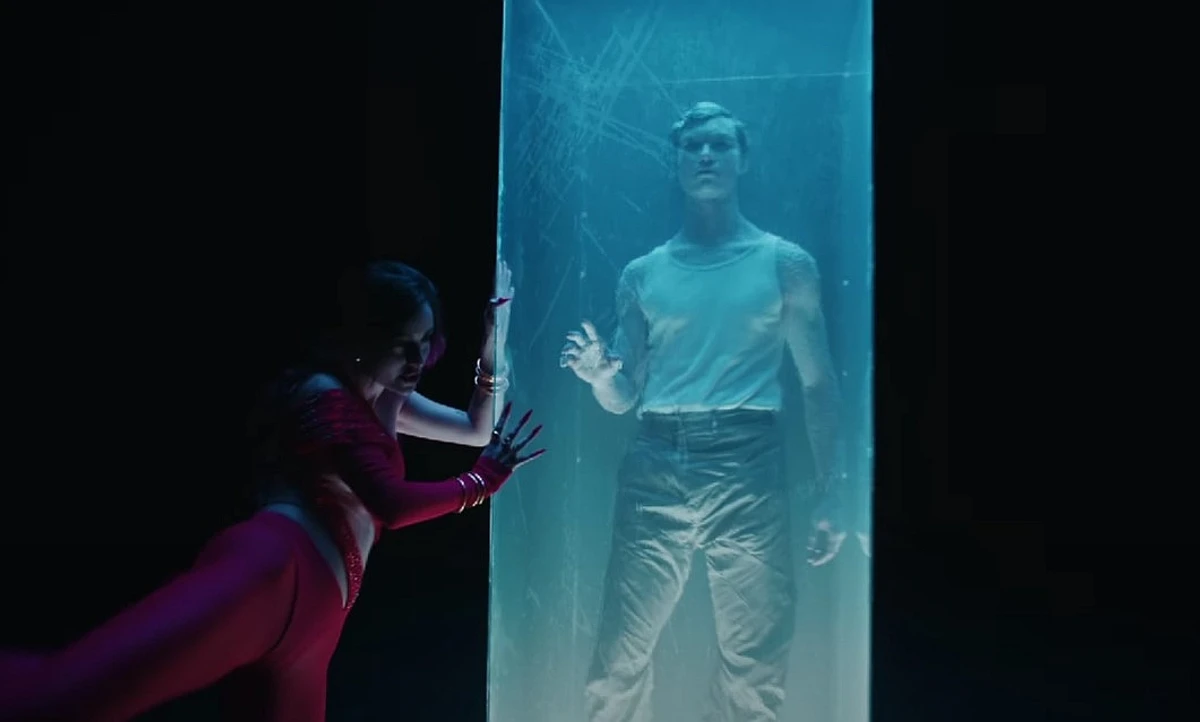 Трінчер узялася розтоплювати лід пристрастю