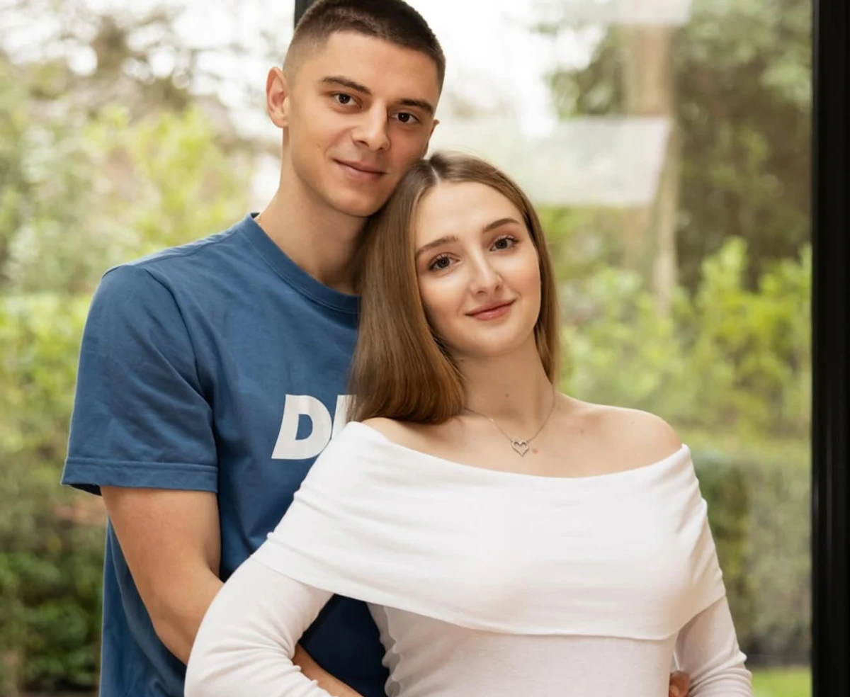Миколенко з ще вагітною дружиною