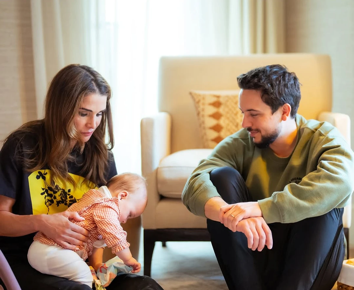 Принц Йорданії Хусейн бін Абдалла поруч із королевою Ранією