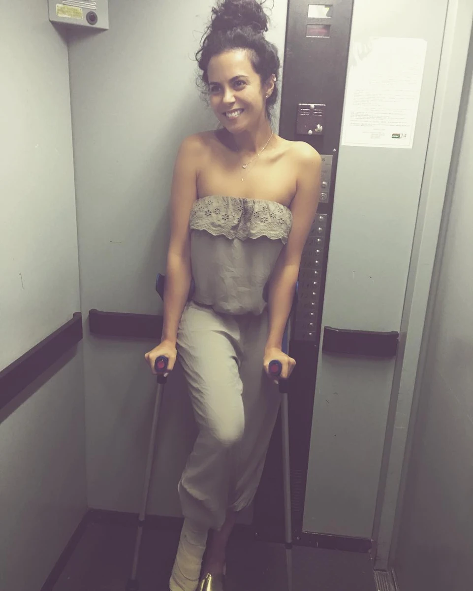 Настя Каменських стрибок з парашутом