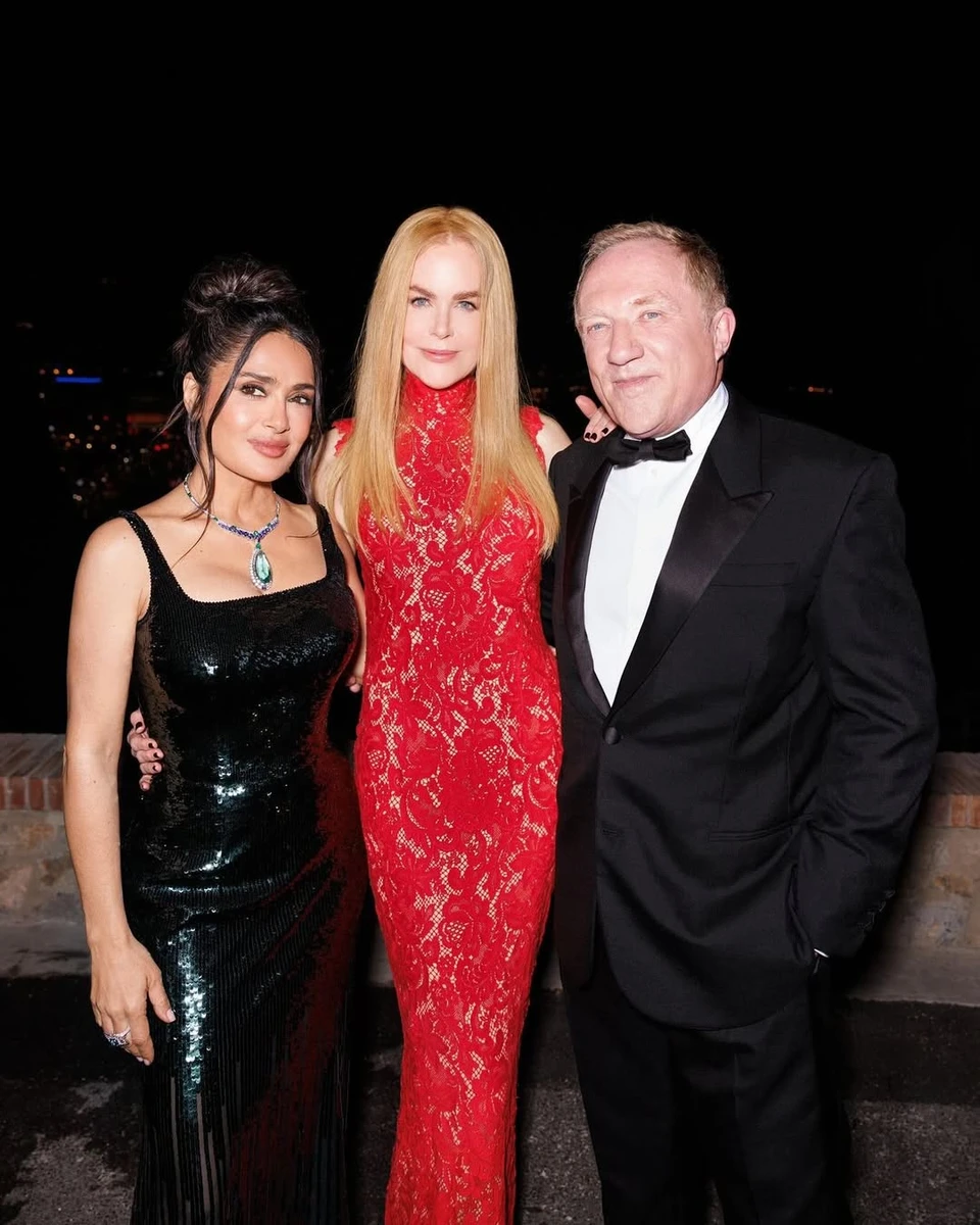 Ніколь Кідман у мереживі попозувала біля Сальми Хаєк у сексі луці