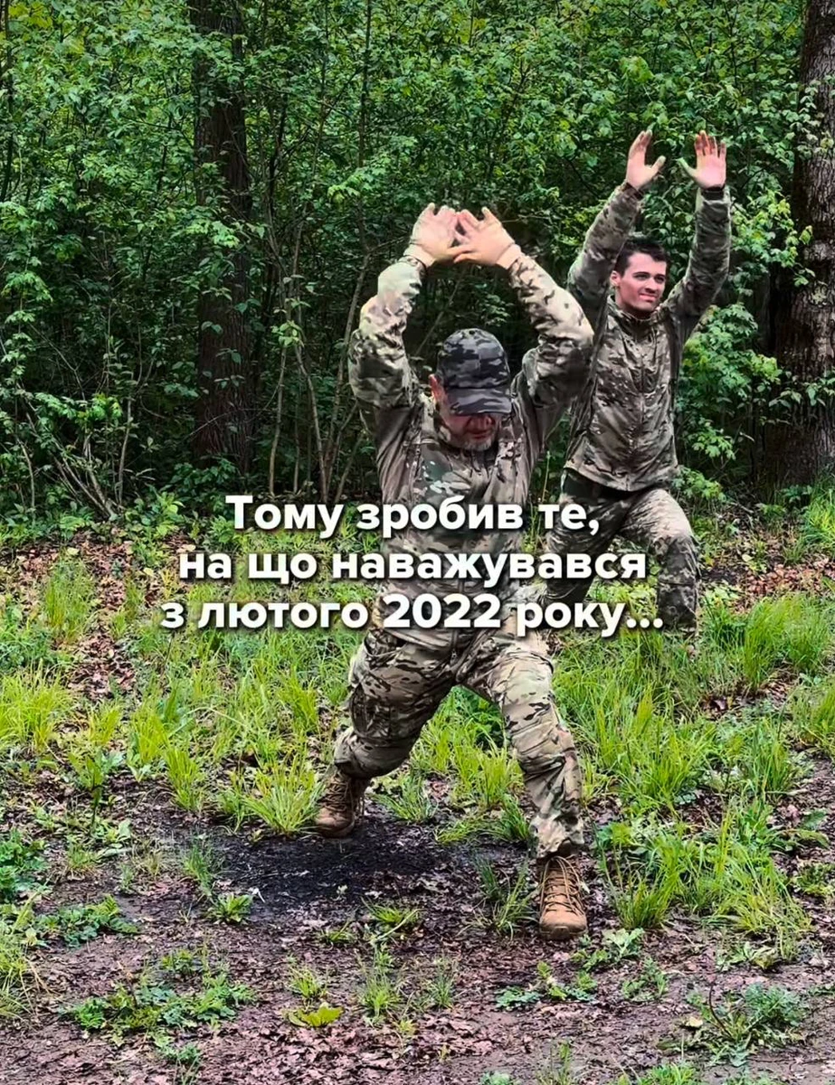 Хіменес-Браво у військовій формі