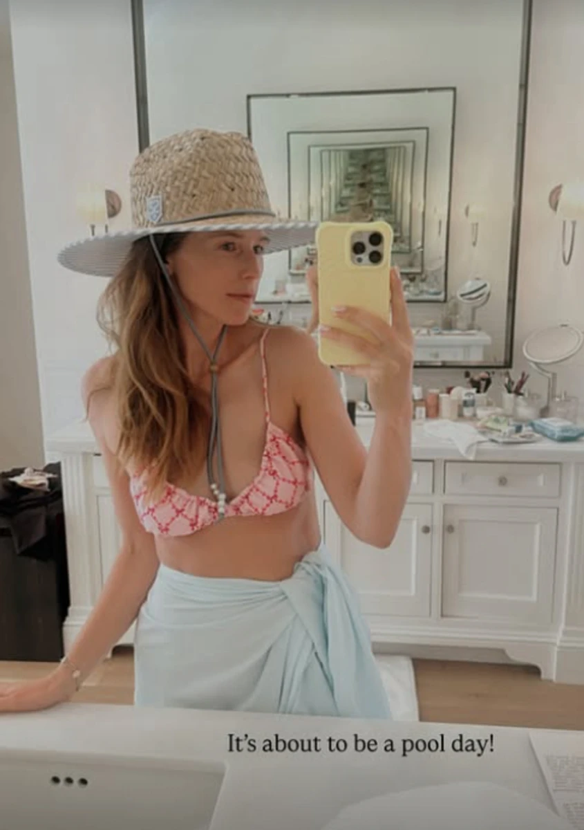 Кетрін Шварценеггер показала бюст і талію у бікіні