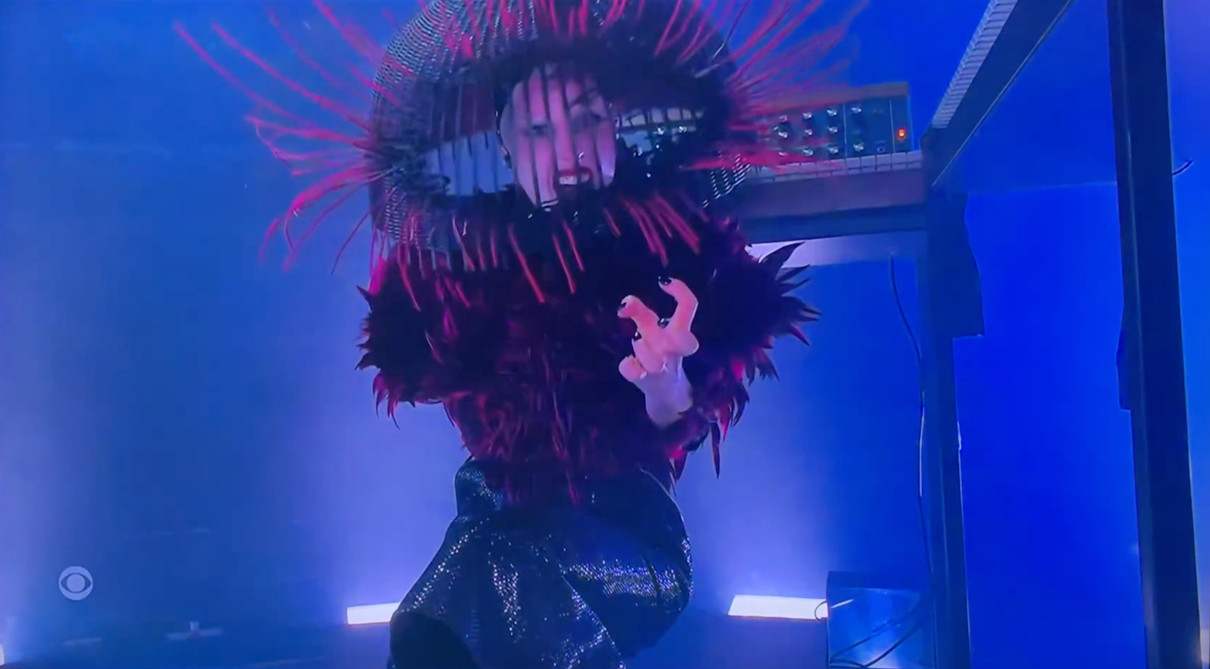 Леді Гага в незвичному луці виступила з номером на Греммі