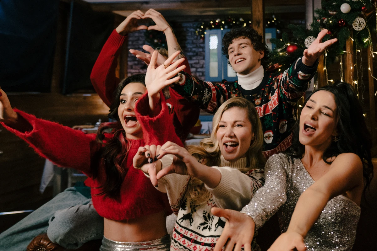 Святкова атмосфера на знімальному майданчику зашкалює