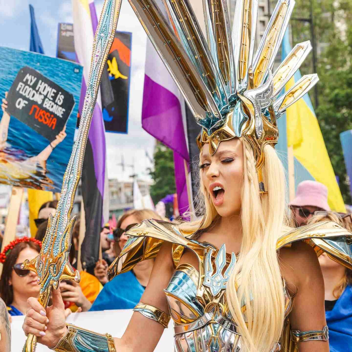 Співачка Оля Полякова