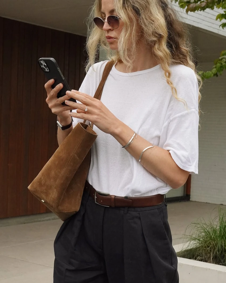 Біла жіноча футболка