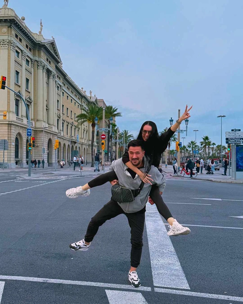 Мурат і його нова подруга